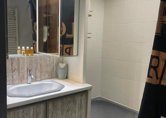 3 Pieces 아파트 망들리유 라 나플